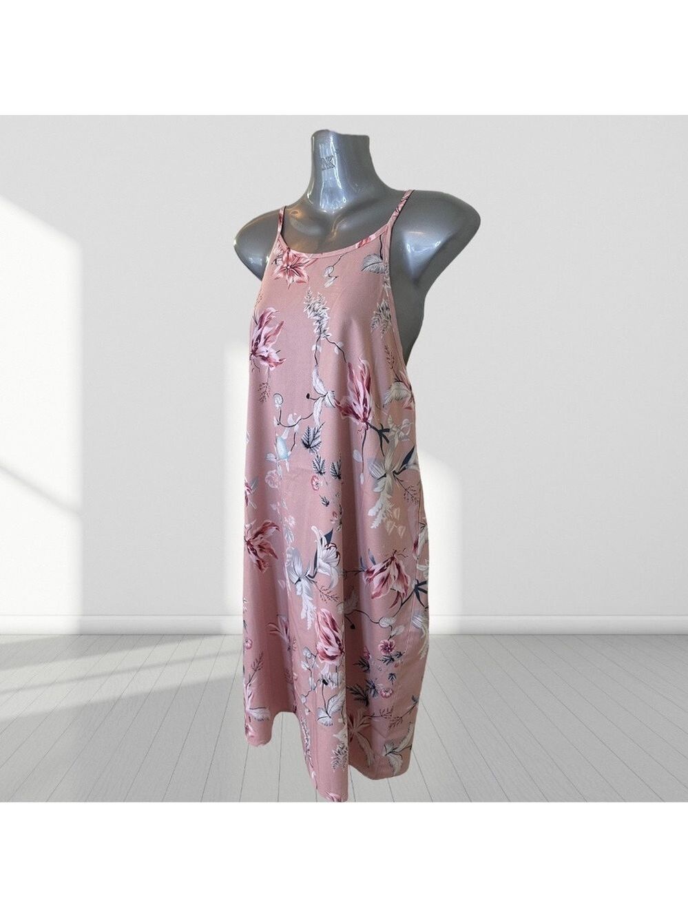 •🌼3/$15🌼 woman Summer floral dress - Picture 5 of 8